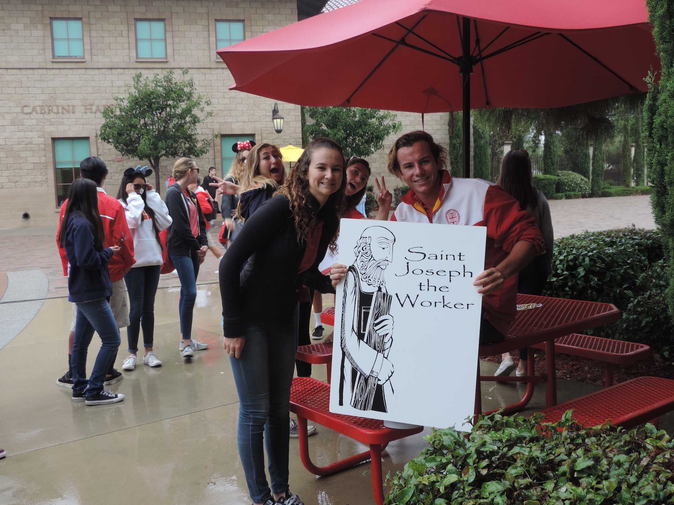 Even the dreary weather did not stop campus ministers, Conway Cleary' 17 and Dana Fennel '17 from expressing their devoted faith.