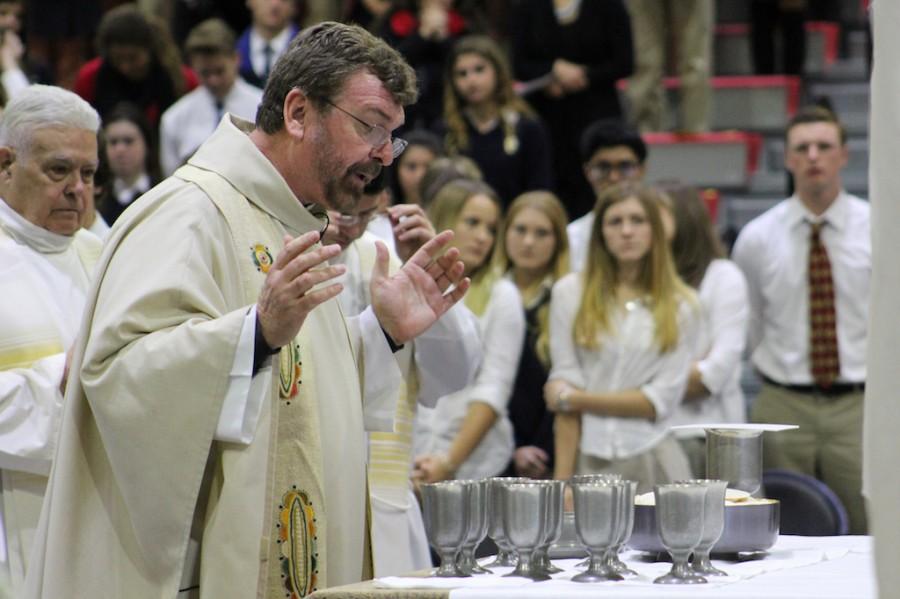 Father Michael White celebrates the annual Cathedral Catholic Peace and Justice Liturgy Thursday, Jan. 14, 2016. 