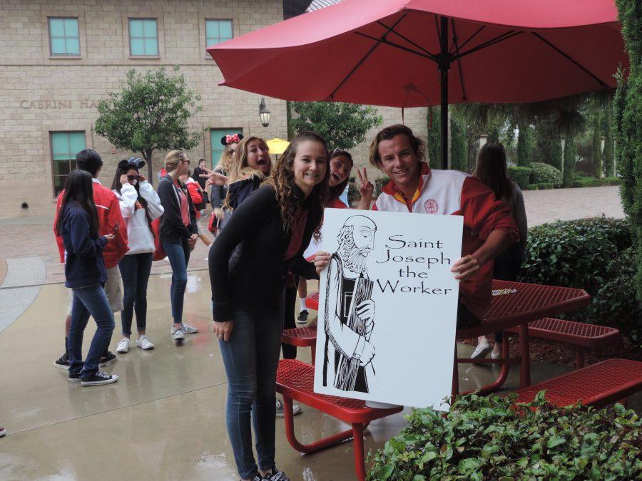 Even the dreary weather did not stop campus ministers, Conway Cleary 17 and Dana Fennel 17 from expressing their devoted faith.