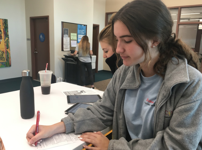 Students Lucie Roche ‘21 and Jazzy Walker ‘21 finish their California Scholarship Federation application forms. CSF forms were due last Friday for juniors and sophomores, and the federation itself works to recognize students who achieve academically. 
