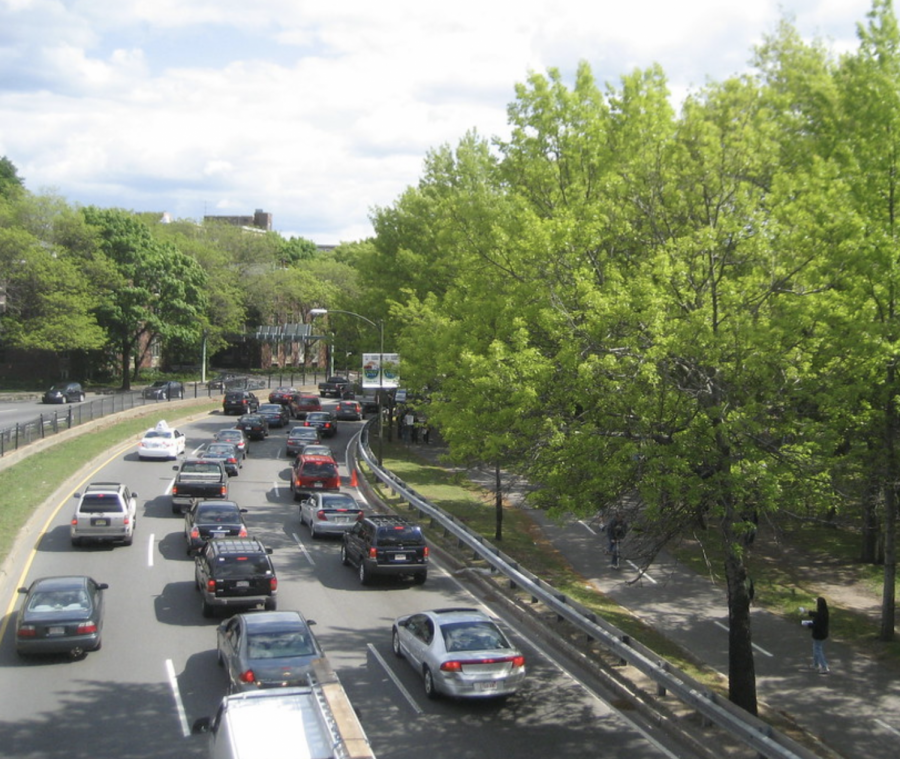 Many+students+are+forced+to+sit+in+traffic+on+the+way+to+school%2C+causing+10-minute+drive+to+lengthen+to+30+minutes+or+more.
