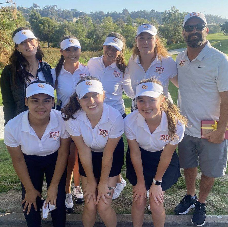 The+girls+golf+team+poses+with+Coach+Bradeberry+and+Coach+Filiponi+after+winning+their+match+against+OLP+and+West+Hills.+