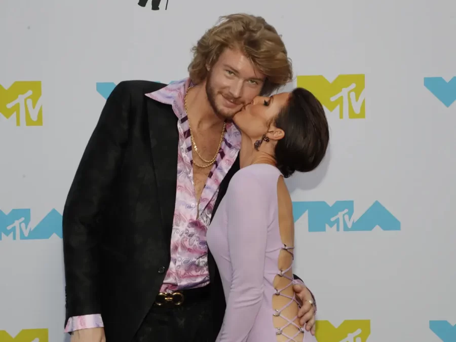 Yung Gravy and Sheri Nicole at the VMA’s. The new couple was photographed si playing their affection.