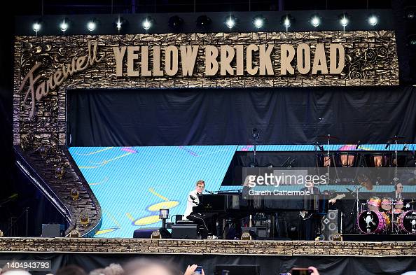 LONDON, ENGLAND - JUNE 24: Elton John performs on stage as American Express present BST Hyde Park at Hyde Park on June 24, 2022 in London, England. (Photo by Gareth Cattermole/Getty Images)