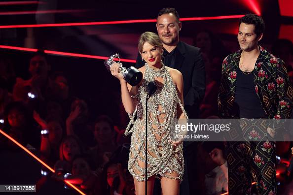 NEWARK, NEW JERSEY - AUGUST 28: Taylor Swift accepts the Video of the Year award for “All Too Well” (10-minute Taylor’s Version) onstage at the 2022 MTV VMAs at Prudential Center on August 28, 2022 in Newark, New Jersey. (Photo by Arturo Holmes/Getty Images)