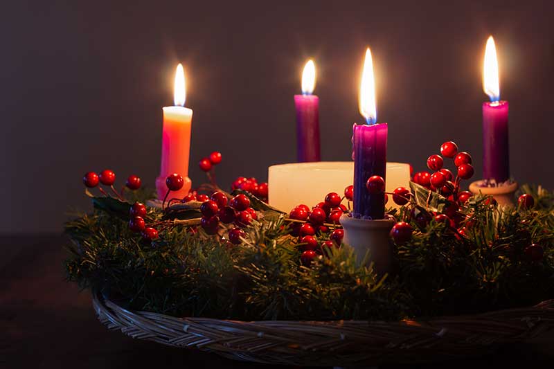 An+advent+wreath+lit+the+week+before+Christmas.