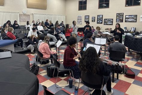 Rehearsals with the orchestra take place in the schools music room, preparing for the upcoming musical “Amélie.” Ms. Swift directs the 14 musician orchestra alongside the cast.