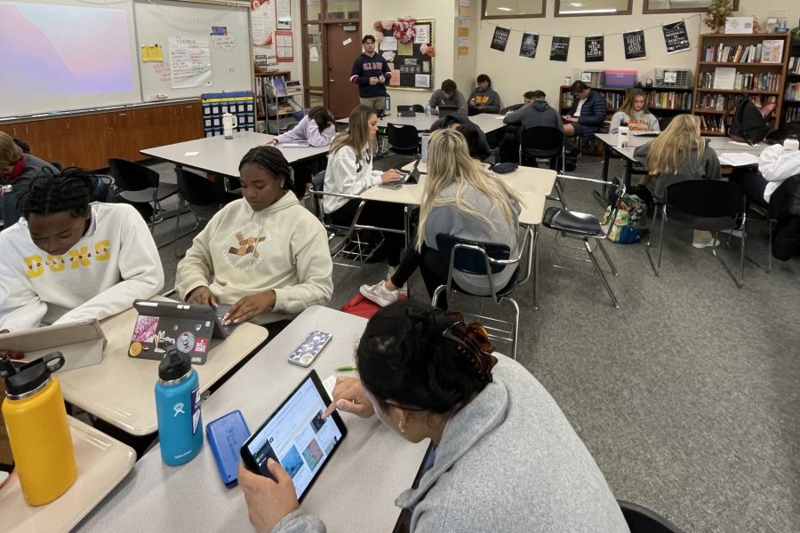 Students+in+Journalism+Class+invested+in+their+iPads+during+the+last+5+minutes+of+class+opposed+to+socializing+with+their+peers.+The+iPads+are+taking+over.