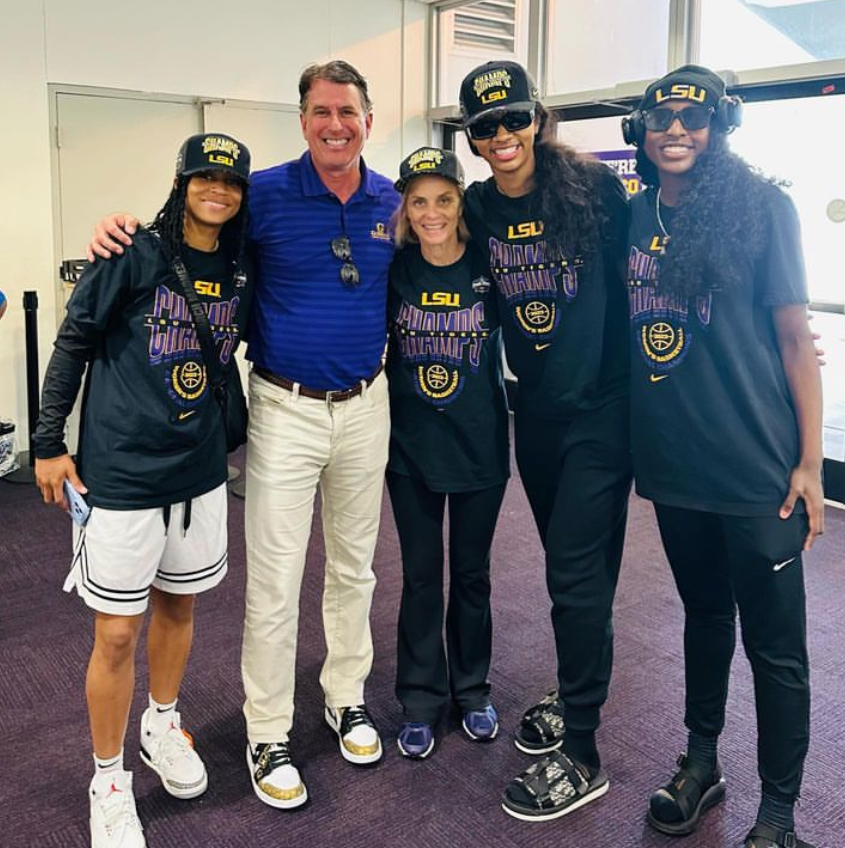 From left to right; Alexis Morris, Gordon McKernan, Kim Mulkey, Angel Reese, Flau’jae Johnson posing for a picture after the National Championship game